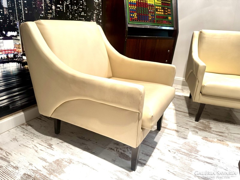 Bőrhuzatos restaurált retro / mid century design fotel –eredeti a 60-as évekből szék, vintage Sessel