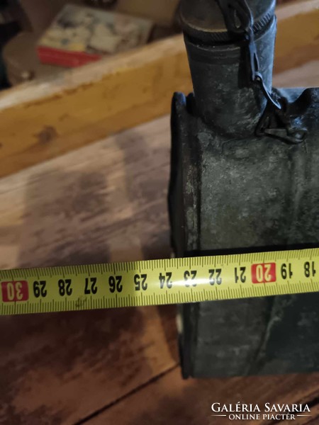 Benzines kanna, talán 20. század közepe, vagy korábbi, szép patinás zöldes szín, bádog kanna