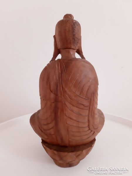 Faragott Fa Buddha Szobor