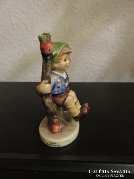Hummel Goebel bűbájos figura APPLE TREE BOY piros almával!