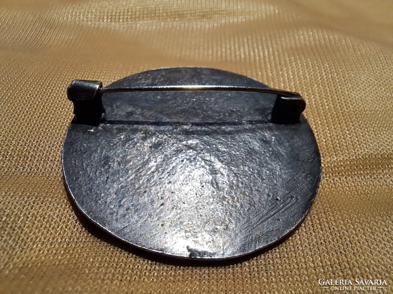 Őzikés fém kitűző/fibula
