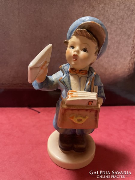 "Postás" 13 cm , Hummel/Goebel porcelán, saját dobozában!