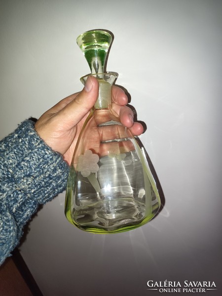 Gyönyörű, 0.5l uránium üveg kiöntő decanter uránüveg dekantáló