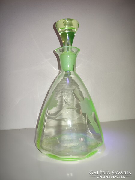 Gyönyörű, 0.5l uránium üveg kiöntő decanter uránüveg dekantáló