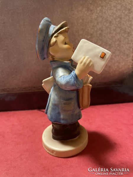 "Postás" 13 cm , Hummel/Goebel porcelán, saját dobozában!