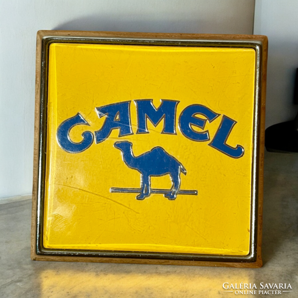 Retro, loft design Camel cigaretta reklám