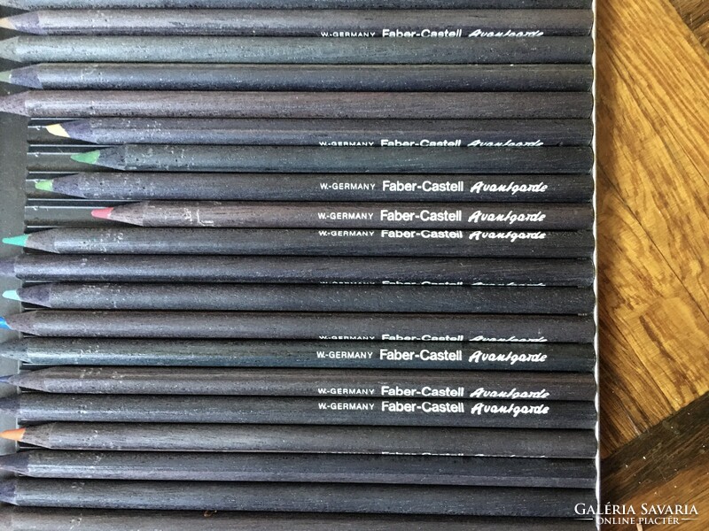 OLCSÓBB LETT ! 90-es Évek Használt 36db Faber Castell Avantgarde Színes Ceruza Készlet Fém Doboz !!!