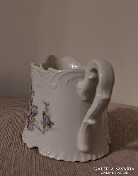 Antik porcelán tejkiöntő.