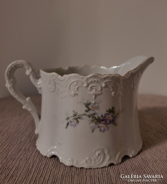 Antik porcelán tejkiöntő.