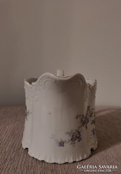 Antik porcelán tejkiöntő.
