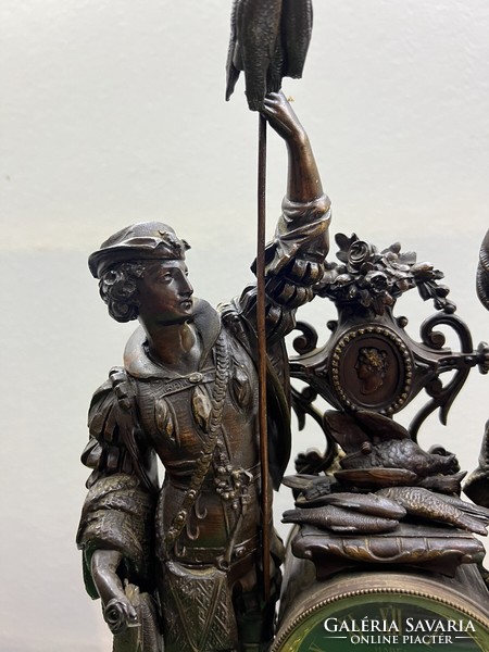 Antik francia szobros kandallóóra