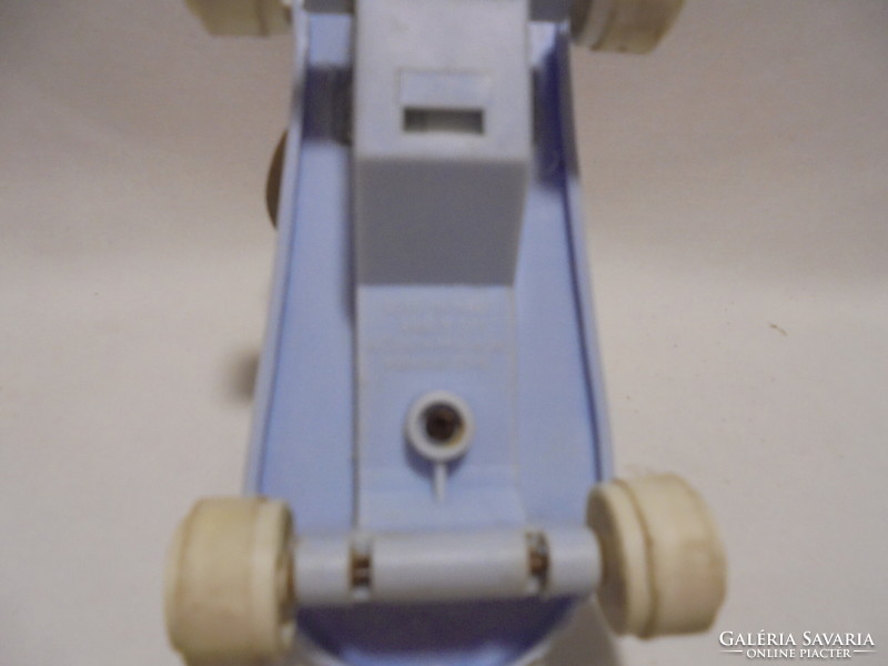 Retro New-Ray Novelty 1988 gumi baba műanyag talpon