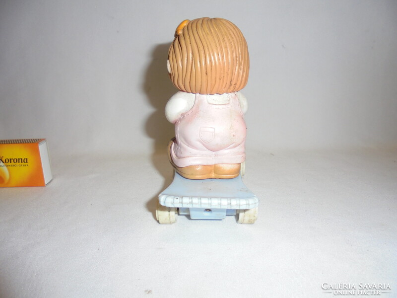 Retro New-Ray Novelty 1988 gumi baba műanyag talpon