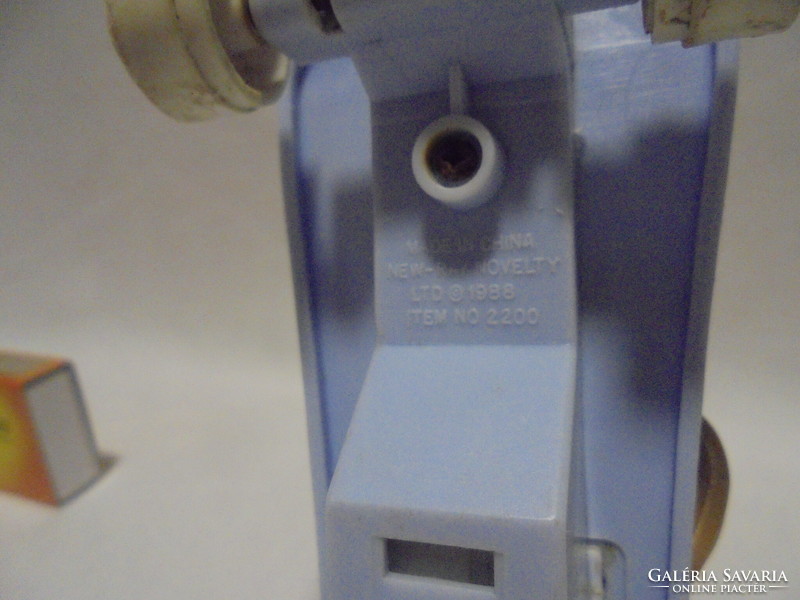 Retro New-Ray Novelty 1988 gumi baba műanyag talpon