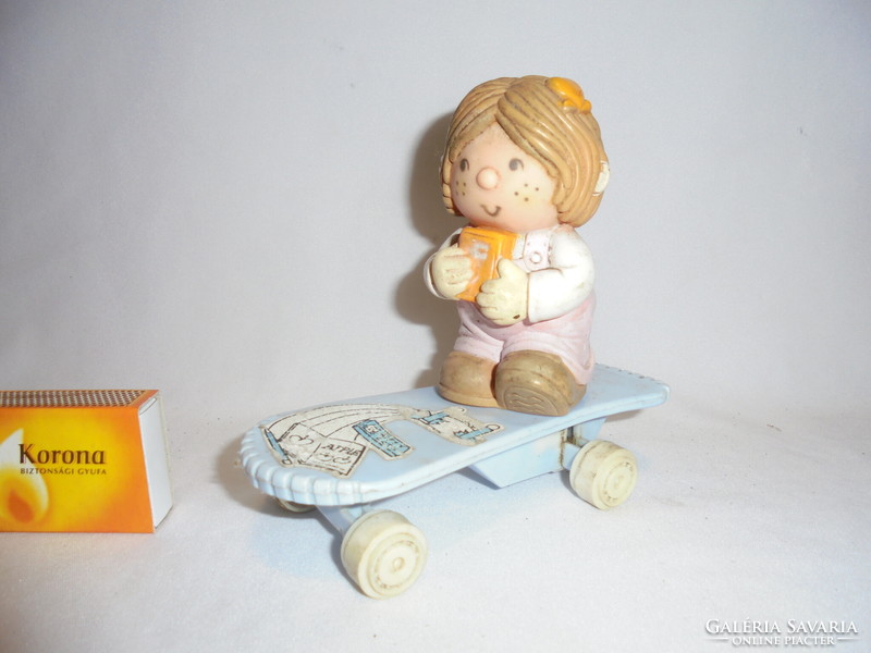 Retro New-Ray Novelty 1988 gumi baba műanyag talpon