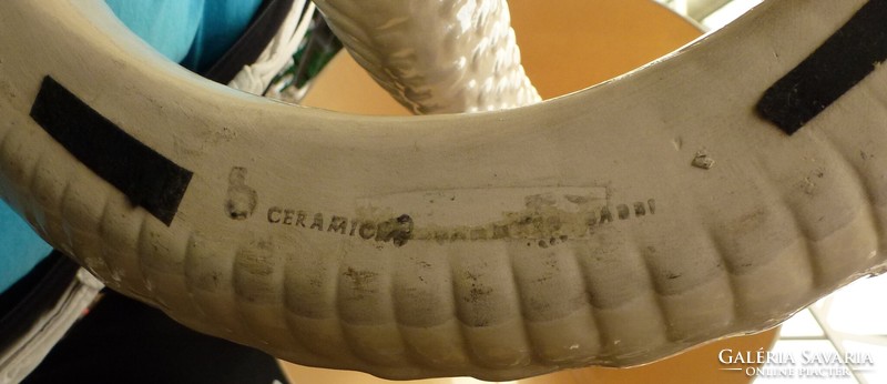 Tommaso Barbi Ceramic Kobra asztali lámpa,  fehér színben Olasz 1970-es