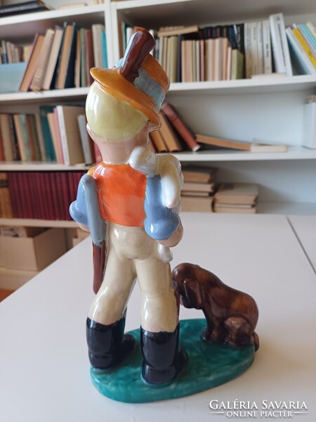 Komlós kerámia Vadász nyúllal és kutyával