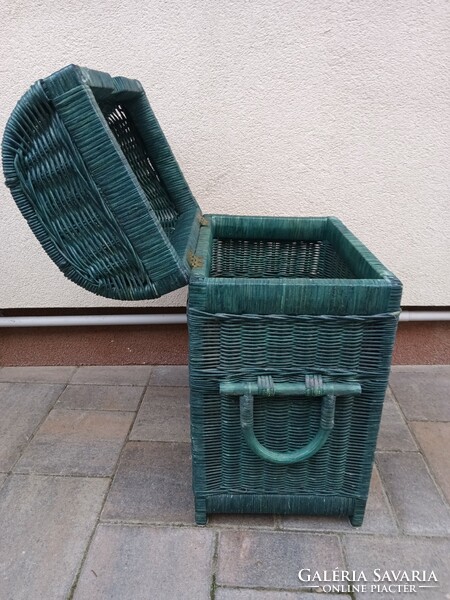Rattan , vessző láda, tetővel. Használható szennyestartónak, tárolnak stb.Alkudható!