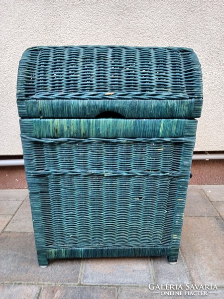 Rattan , vessző láda, tetővel. Használható szennyestartónak, tárolnak stb.Alkudható!
