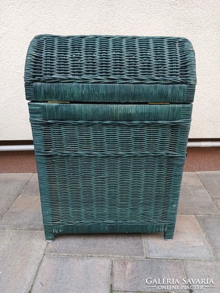 Rattan , vessző láda, tetővel. Használható szennyestartónak, tárolnak stb.Alkudható!