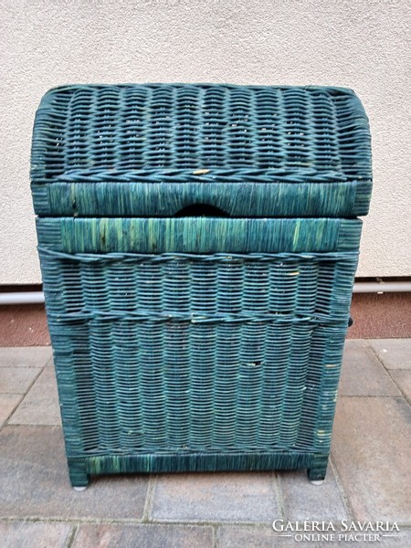 Rattan , vessző láda, tetővel. Használható szennyestartónak, tárolnak stb.Alkudható!