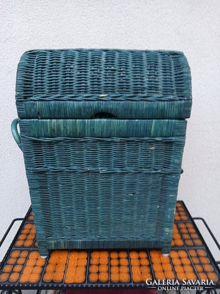 Rattan , vessző láda, tetővel. Használható szennyestartónak, tárolnak stb.Alkudható!