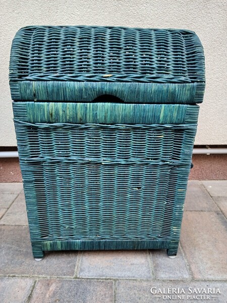 Rattan , vessző láda, tetővel. Használható szennyestartónak, tárolnak stb.Alkudható!