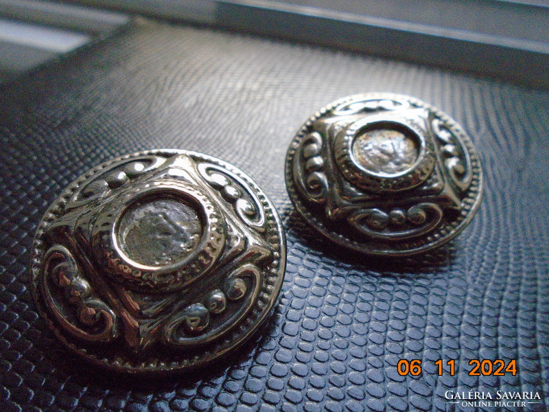 Antik ezüstözött dombormintás nagyobb öntvény klipsz fülbevaló érdekes jelzés,forrasztott kapocs