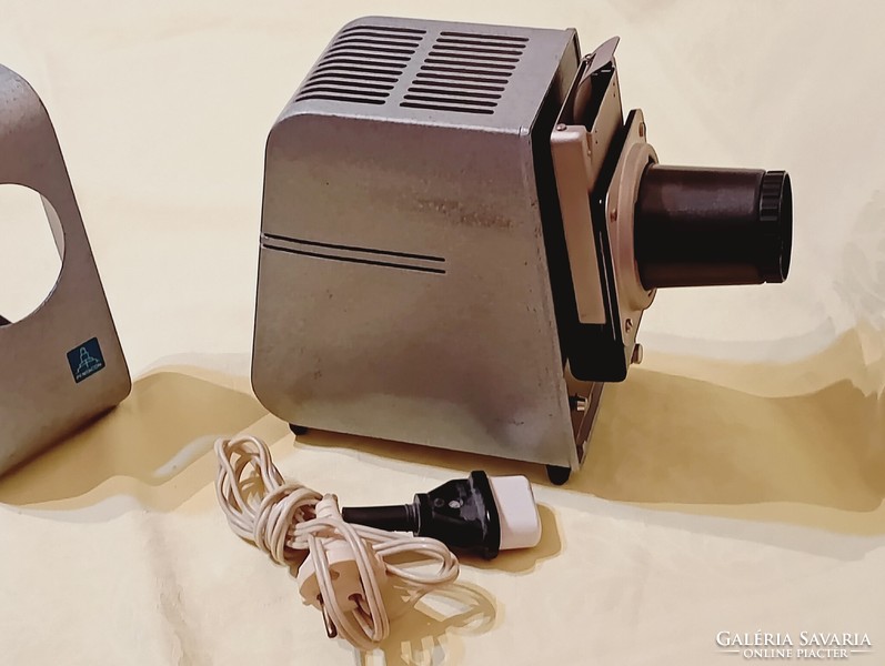 Diavetítő 03 - Pentacon Aspectar 150 A NDK retro + kábel