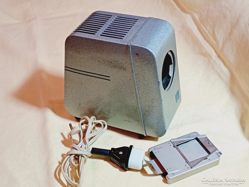 Diavetítő 03 - Pentacon Aspectar 150 A NDK retro + kábel