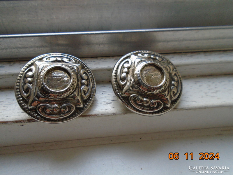 Antik ezüstözött dombormintás nagyobb öntvény klipsz fülbevaló érdekes jelzés,forrasztott kapocs