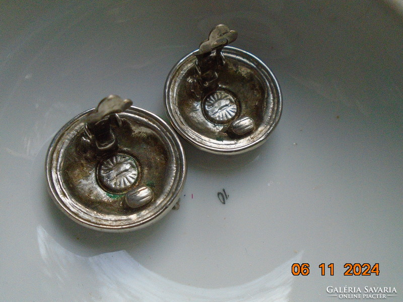 Antik ezüstözött dombormintás nagyobb öntvény klipsz fülbevaló érdekes jelzés,forrasztott kapocs