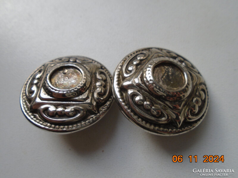 Antik ezüstözött dombormintás nagyobb öntvény klipsz fülbevaló érdekes jelzés,forrasztott kapocs