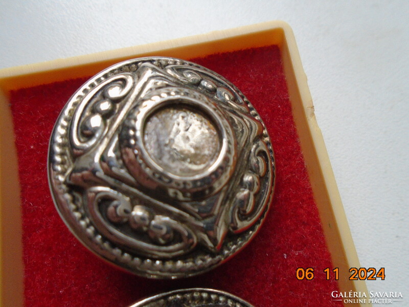 Antik ezüstözött dombormintás nagyobb öntvény klipsz fülbevaló érdekes jelzés,forrasztott kapocs