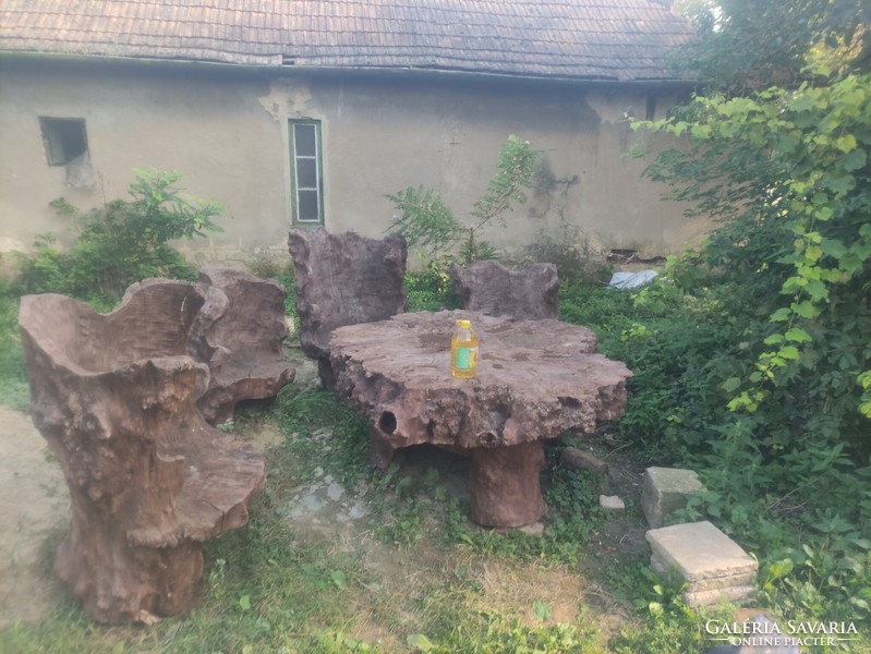 Faragott ,vájt fa kerti rönk bútor asztal, szék, fotel, fatörzs hatalmas méretü, fából készült,