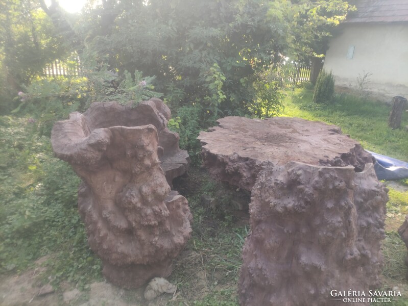 Faragott ,vájt fa kerti rönk bútor asztal, szék, fotel, fatörzs hatalmas méretü, fából készült,