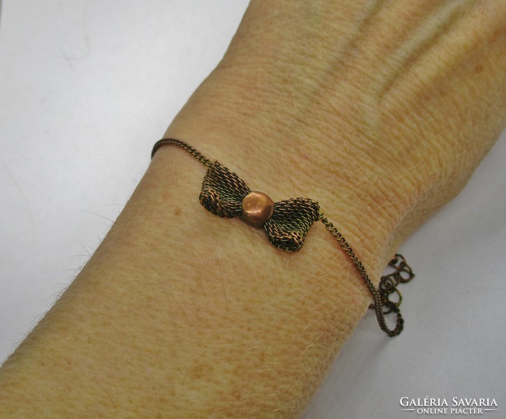 Szép kis finom masnis  réz karkötő