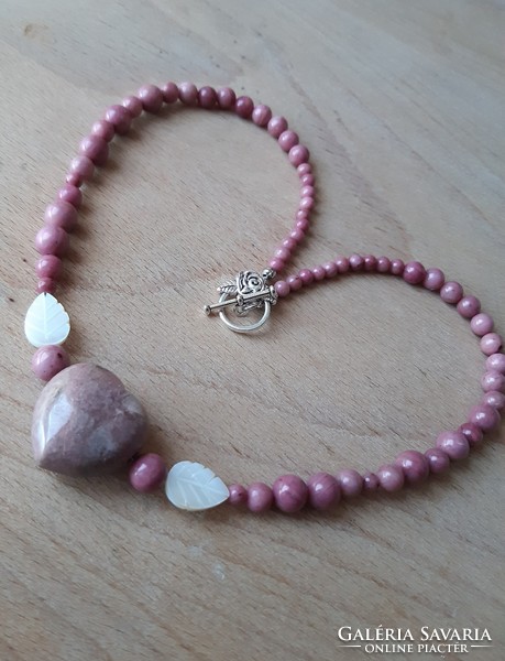 Rodonit-thulit lánc