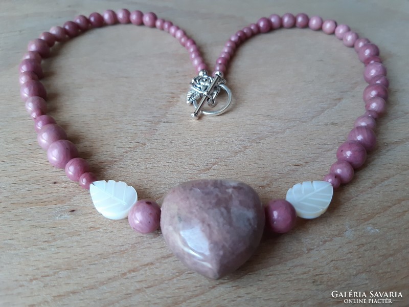 Rodonit-thulit lánc