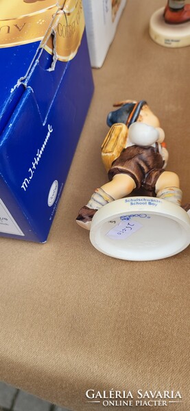 Hummel goebel iskolás kisfiú 9 cm eredeti dobozában