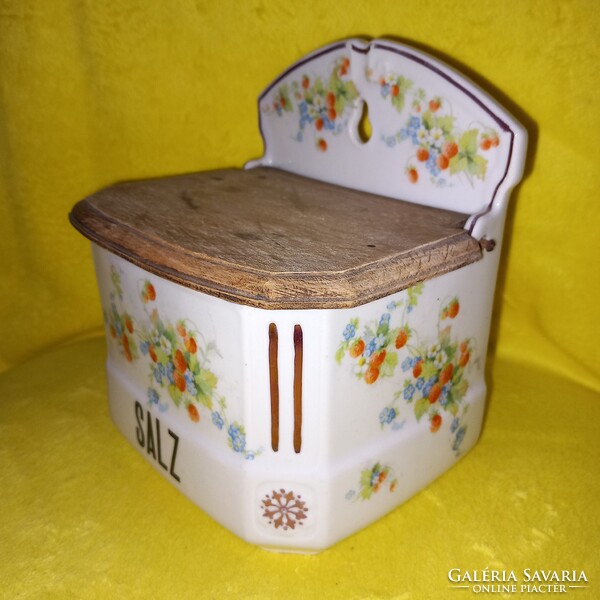 Régi, sorszámos,porcelán, fedeles, fali sótartó, fűszertartó.