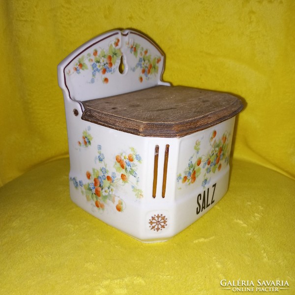 Régi, sorszámos,porcelán, fedeles, fali sótartó, fűszertartó.