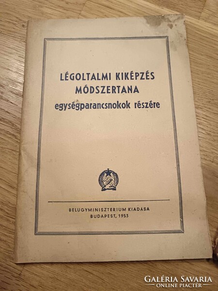 Légoltalmi könyvek az 1950-es évekből, 3 darab egyben, illusztrált kötetek, puha kötésben