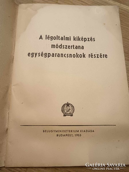Légoltalmi könyvek az 1950-es évekből, 3 darab egyben, illusztrált kötetek, puha kötésben