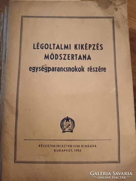 Légoltalmi könyvek az 1950-es évekből, 3 darab egyben, illusztrált kötetek, puha kötésben