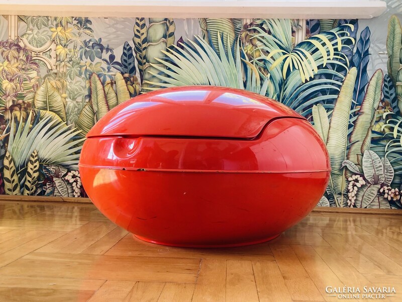 Peter Ghyczy Garden Egg Chair ajándék space age gurulós dohányzóasztallal