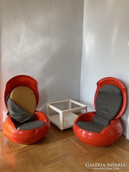 Peter Ghyczy Garden Egg Chair ajándék space age gurulós dohányzóasztallal