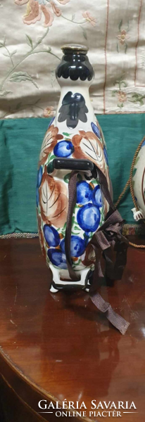 30x24cm-es Fischer J. Dísz kulacs. Álom szép festéssel és mintázattal. Hibátlan állapotban .