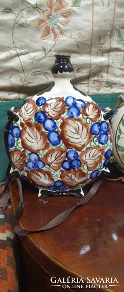 30x24cm-es Fischer J. Dísz kulacs. Álom szép festéssel és mintázattal. Hibátlan állapotban .