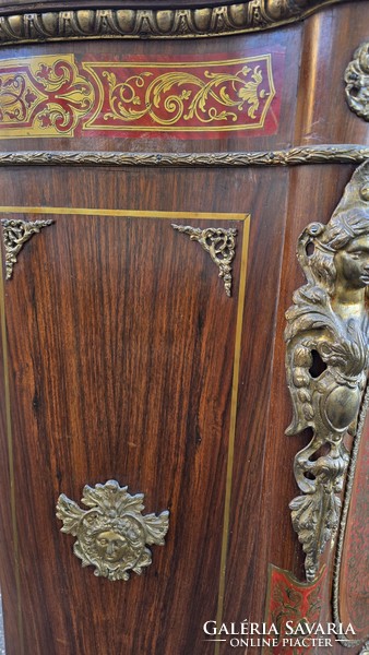 Boulle stílusú rézveretes, márványlapos komód A974